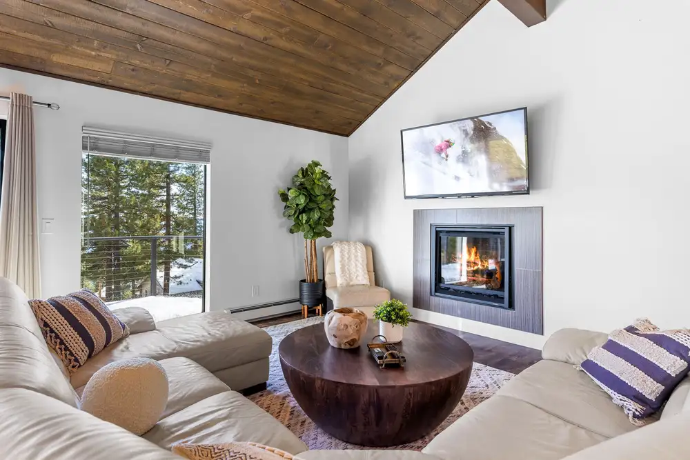 Cozy Living room with TV and gas Fireplace, Incline Lakehouse Lookout, an MG home in Incline Village